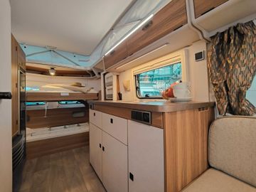 Fahrzeugabbildung HYMER / ERIBA / HYMERCAR TOURING 560 LEGEND URBAN 2023
