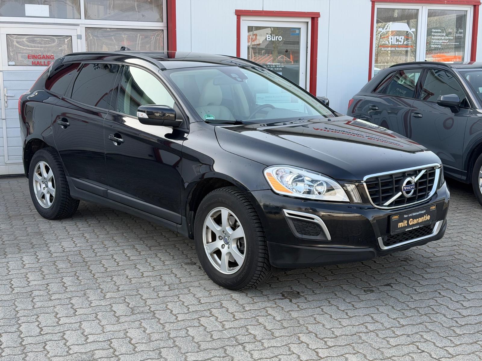 Volvo XC 60 Kinetic 2WD *PANO.*AHK*NAVI*HU/AU NEU*