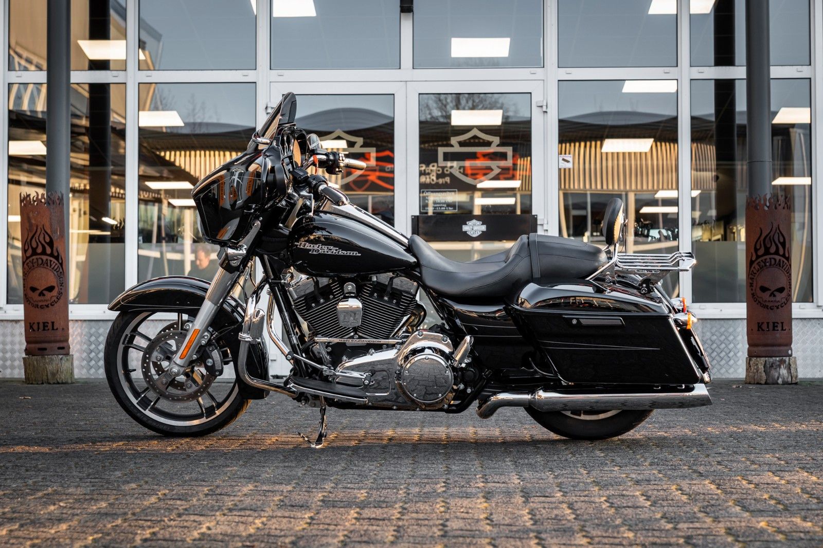 Fahrzeugabbildung Harley-Davidson Harley-Davidson STREET GLIDE SPECIAL FLHXS