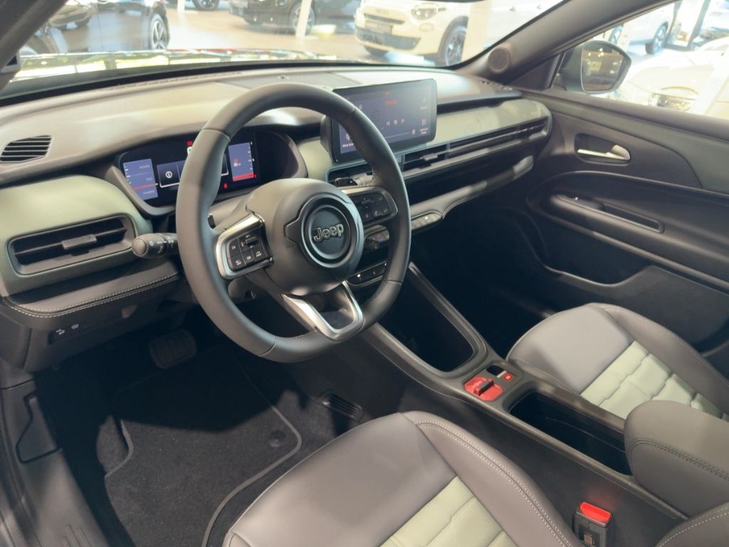 Fahrzeugabbildung Jeep Avenger 4xe Overland MATRIX NAVI 360-GRAD WINTER