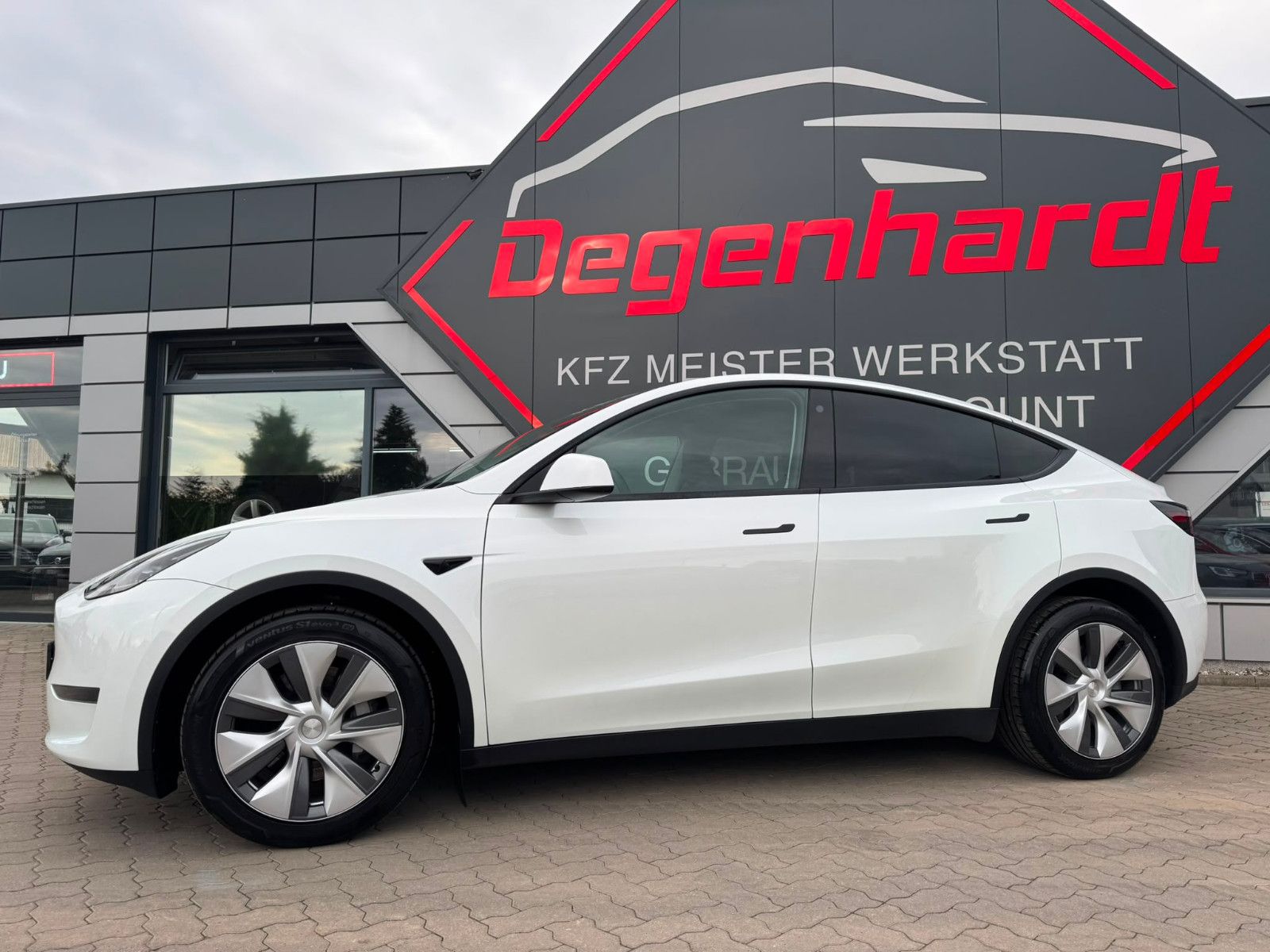 Tesla Model Y RWD Matrix LED Leder FSD SOH 95 foto 5