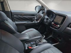 MITSUBISHI Outlander PHEV Spirit 4WD Scheckheft Mitsubishi