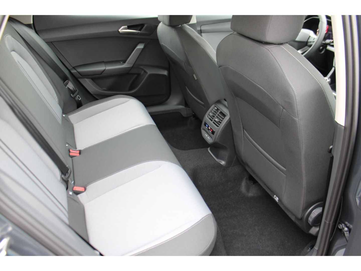 Fahrzeugabbildung SEAT Leon 1,5 TSi Style ACC LED Navi FullLink DAB RFK