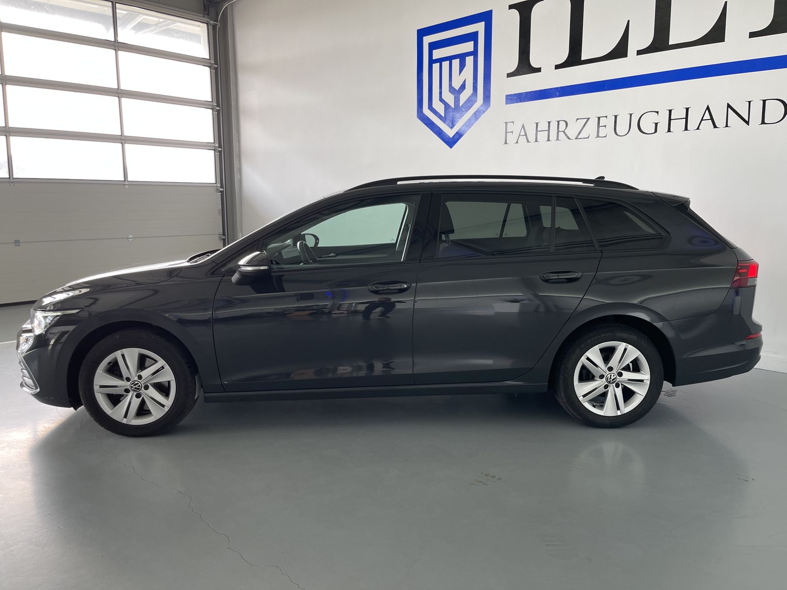Fahrzeugabbildung Volkswagen Golf Life 2.0 TDI*LED-Plus*AHK*Cam*STHZ*