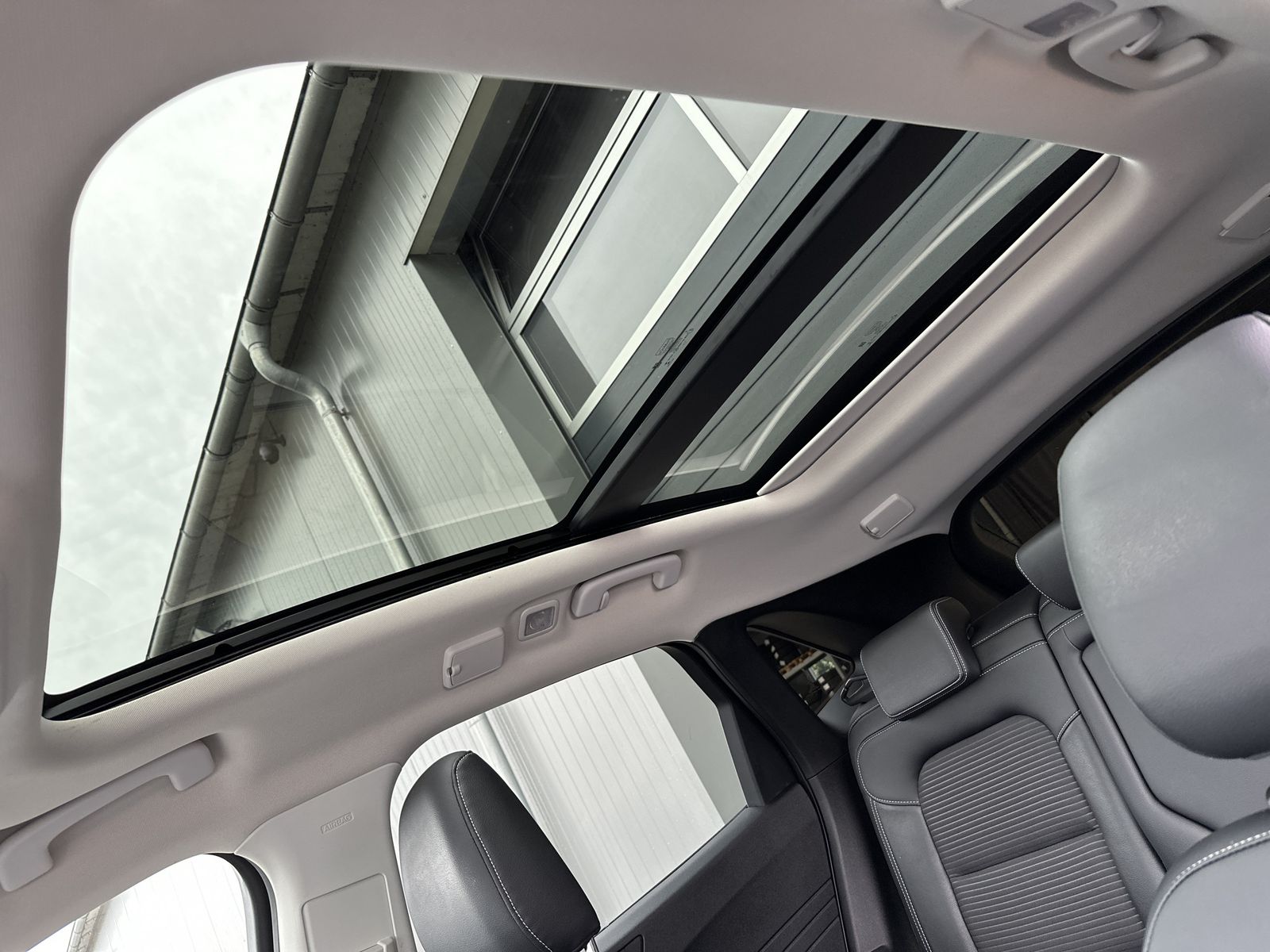 Fahrzeugabbildung Ford Kuga 2.5 PHEV Titanium X NAV+LED+PANO+AHK+B&O+PP