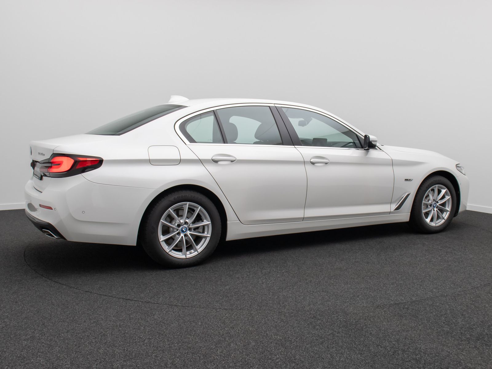 Fahrzeugabbildung BMW 530e ACC 360° HUD DAB Memory Alarm Leder Sport