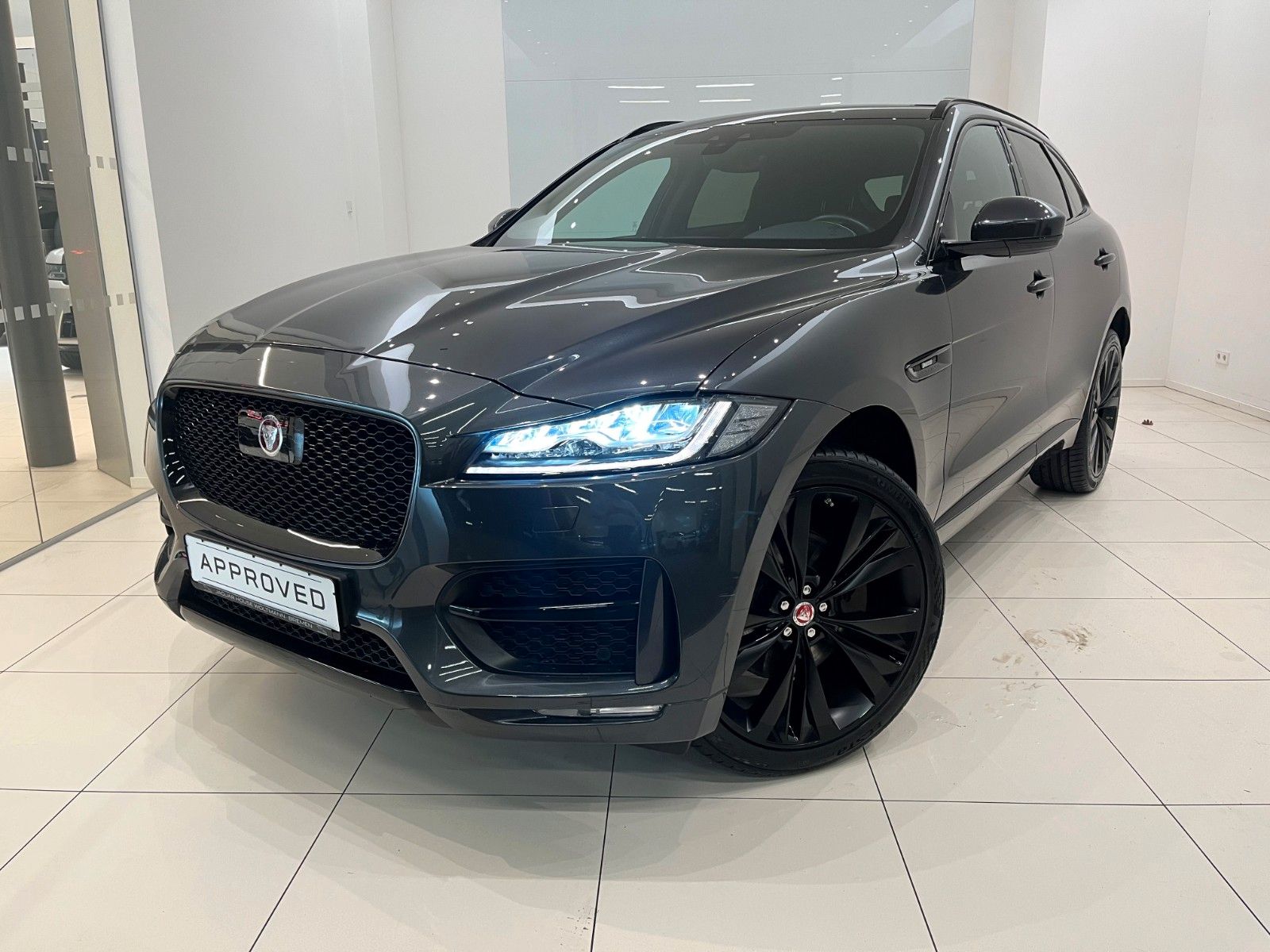 Fahrzeugabbildung Jaguar F-Pace 30d R-Sport AWD Panorama & 22" Rad