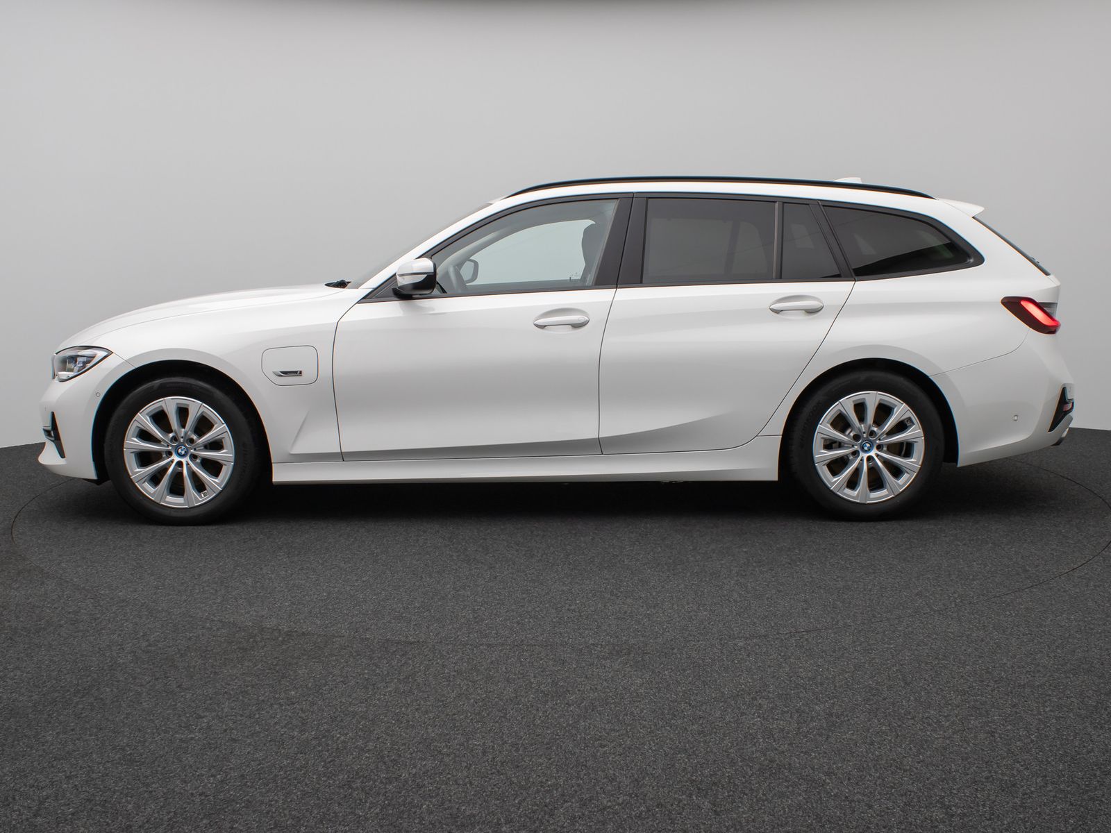 Fahrzeugabbildung BMW 320e  Kamera Laser HUD DAB HiFi Komfort Alarm