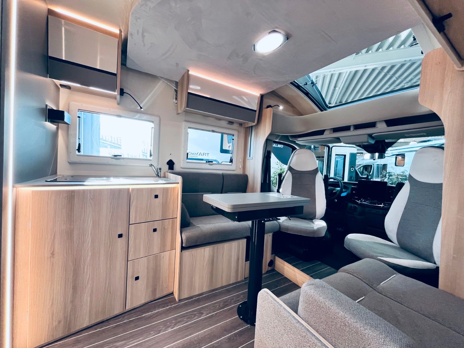 Fahrzeugabbildung NobelART T-7000 - Modell 2026 - Hubbett