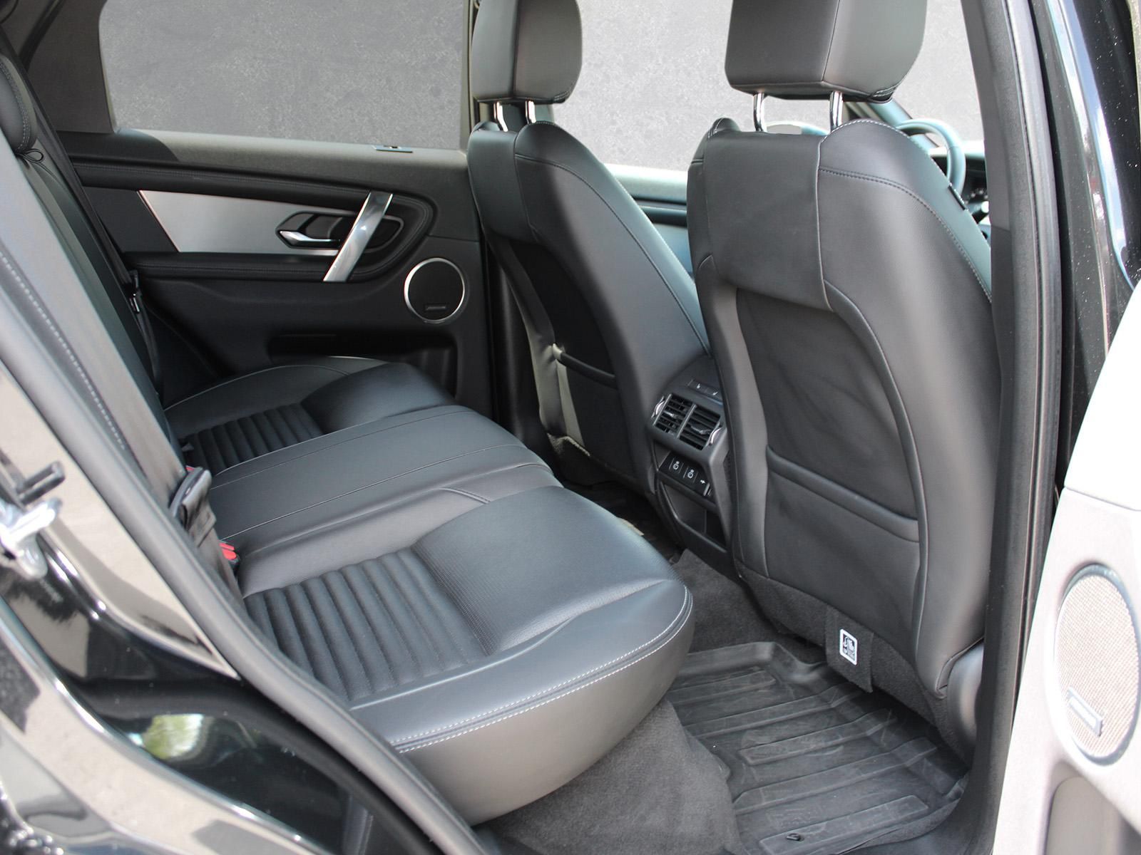 Fahrzeugabbildung Land Rover Discovery Sport P300e Dynamic SE