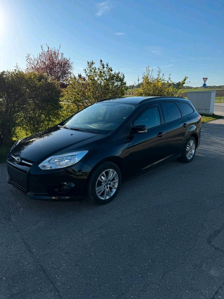 Ford Focus 2013 — салон
