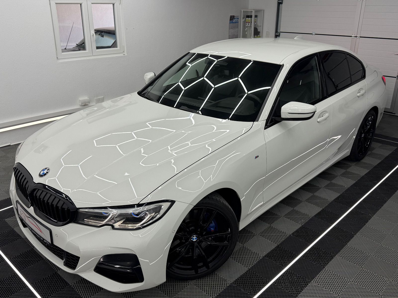 Fahrzeugabbildung BMW 330 i Lim. M SPORT/AHK/HuD/ACC/LASER/DE FZG