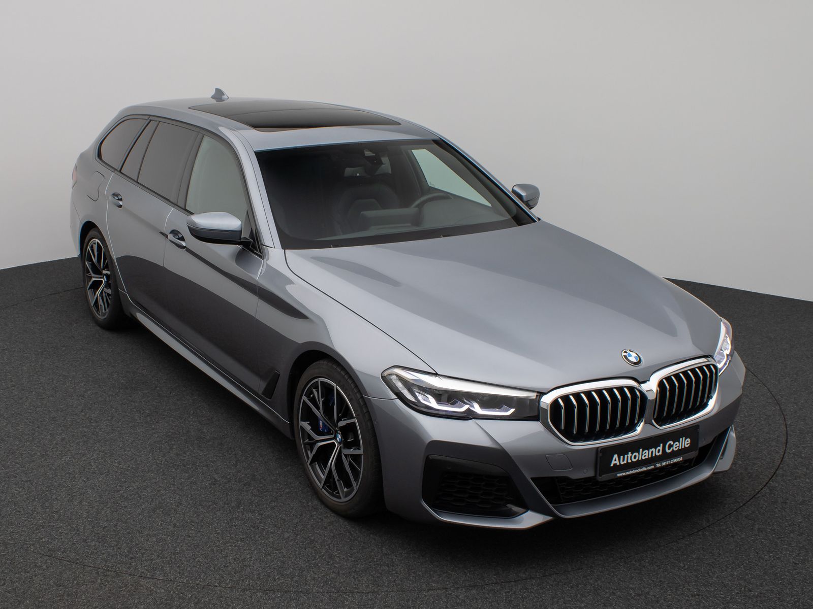 Fahrzeugabbildung BMW 540i xD M Sport Panorama DAB H/K DispKey 19Zoll