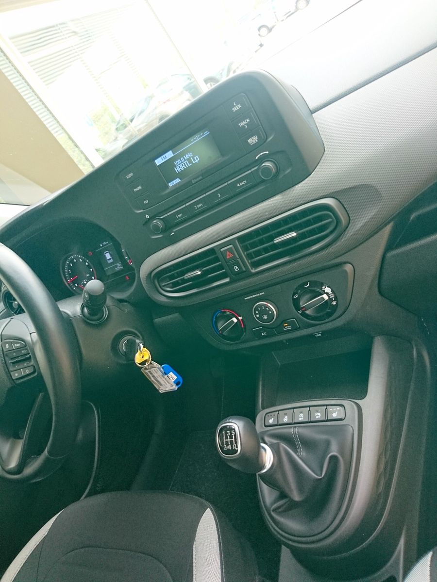 Fahrzeugabbildung Hyundai NEW  i10 1.0 SELECT  SHZ PDC Lenkradhzg