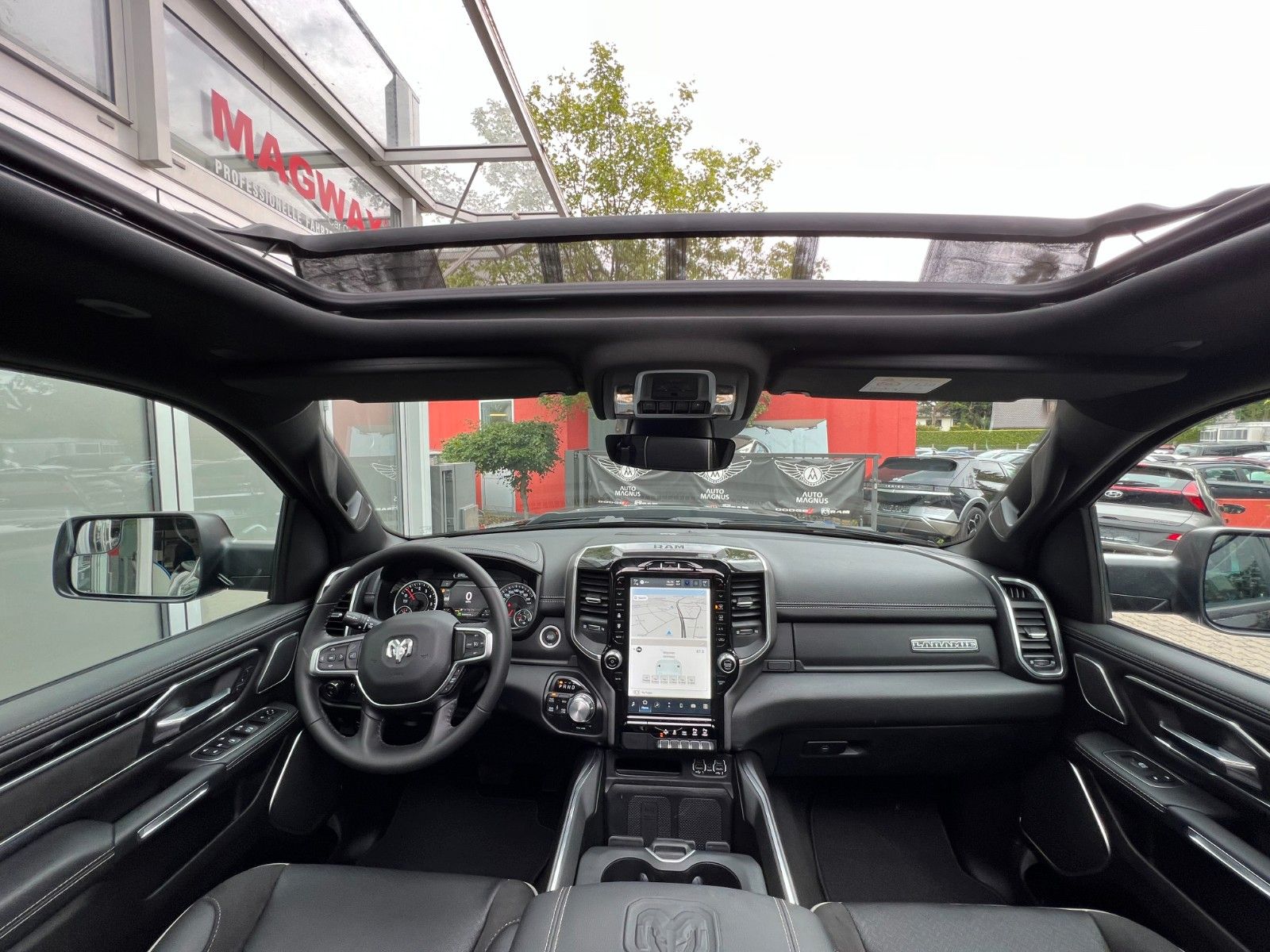 Fahrzeugabbildung Dodge RAM 1500 Crew Cab Laramie LPG "Shadow Warrior"