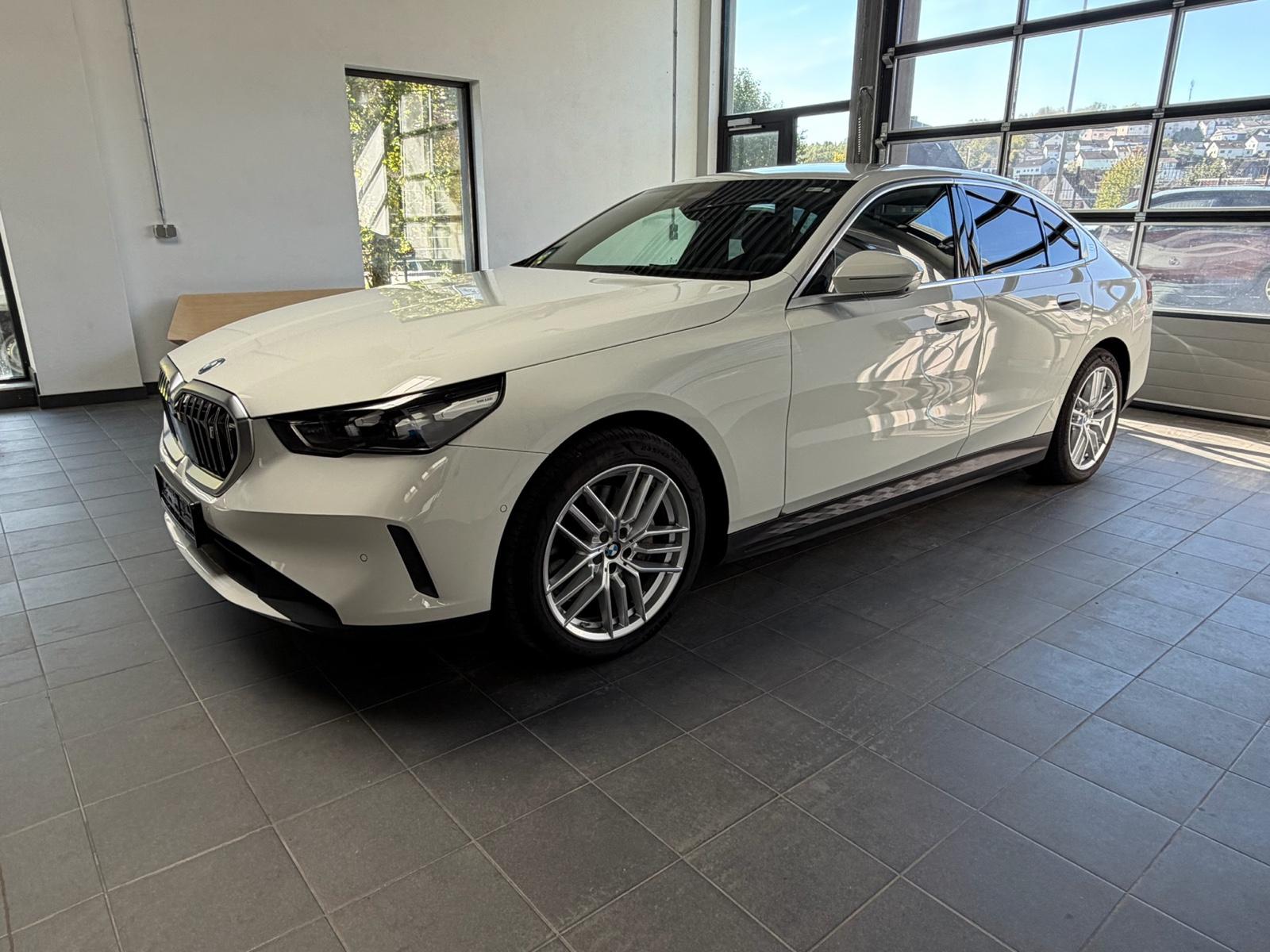 BMW i5 Limousine 40 eDrive Driving Assistant Prof