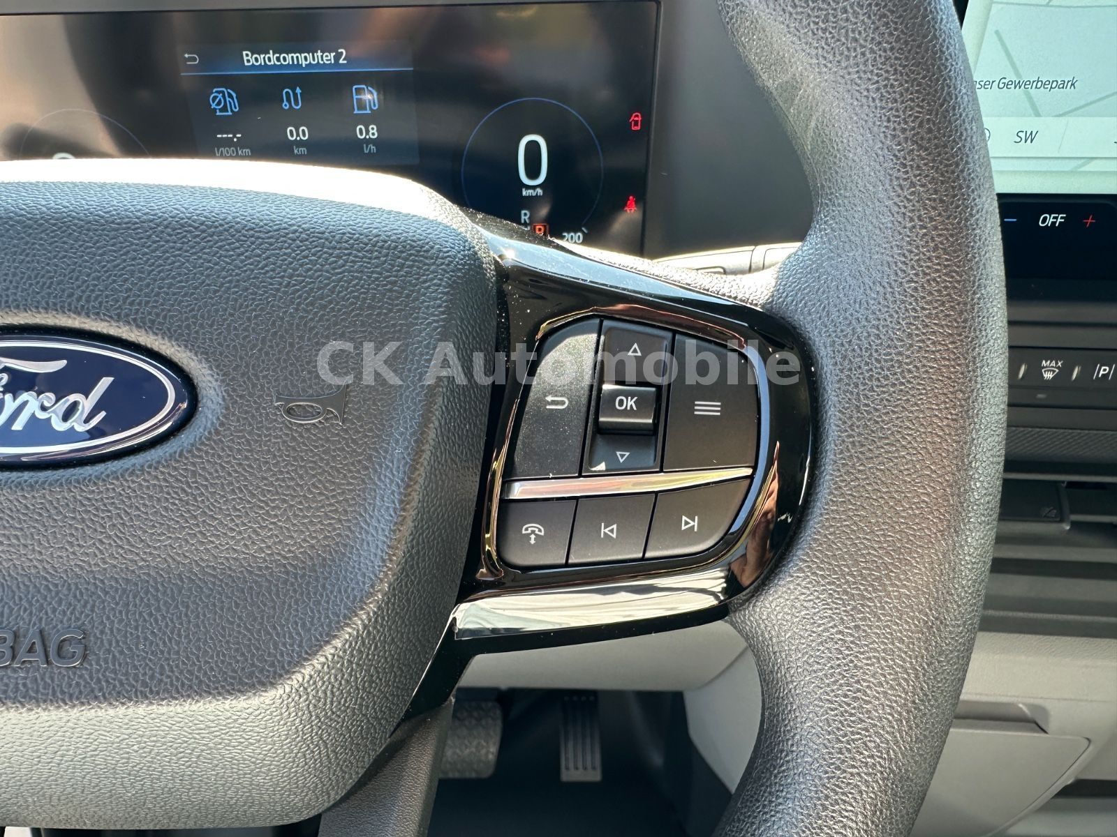Fahrzeugabbildung Ford Transit Custom Kombi 320 L2 AWD Trend/9 Sitze