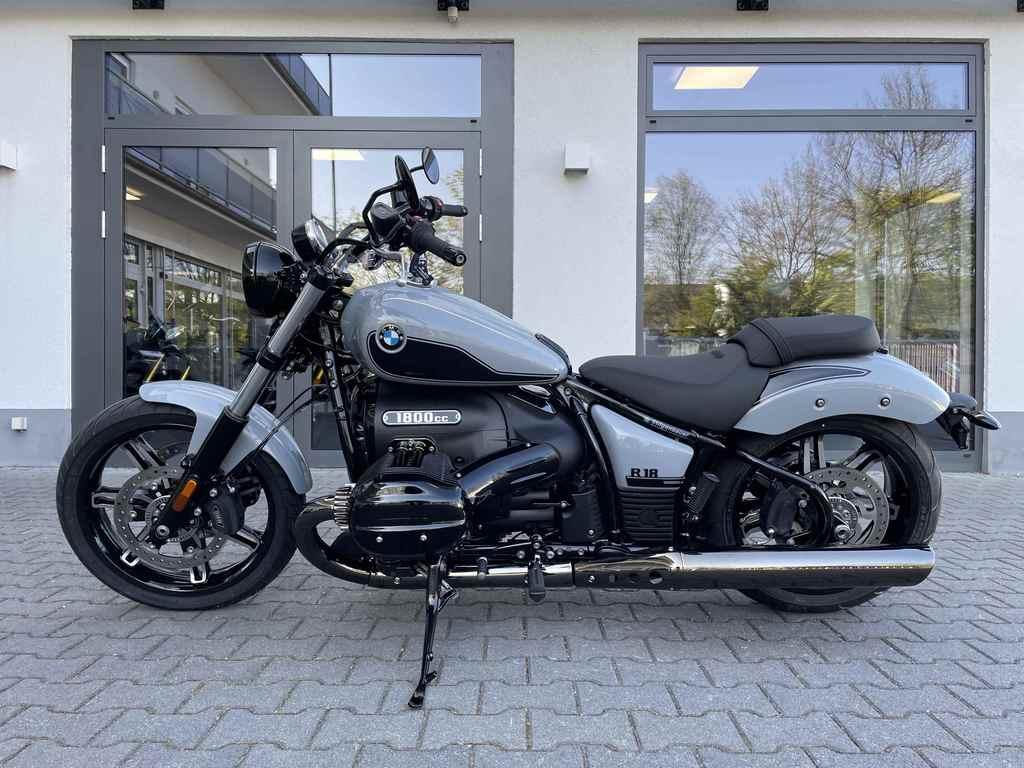 BMW R 18 Blacked Out