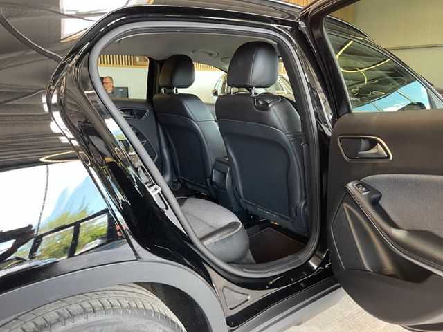 Mercedes-Benz GLA 200 7G-DCT Style *NAVI*XENON*SHZ*TEMPOMAT*