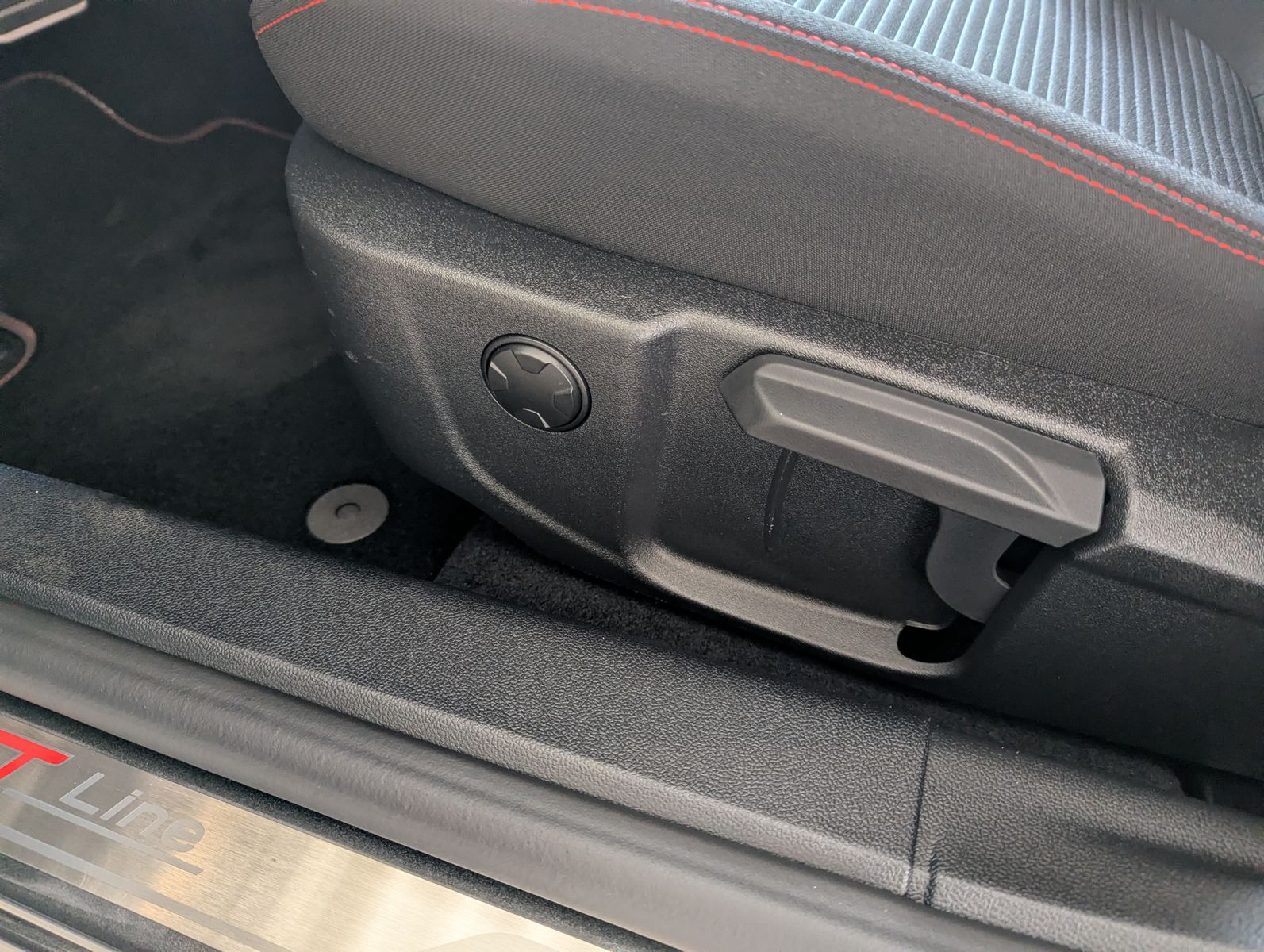 Fahrzeugabbildung Ford Focus 1.0 ST-Line X EB Matrix B&amp;O ACC Kamera 18"