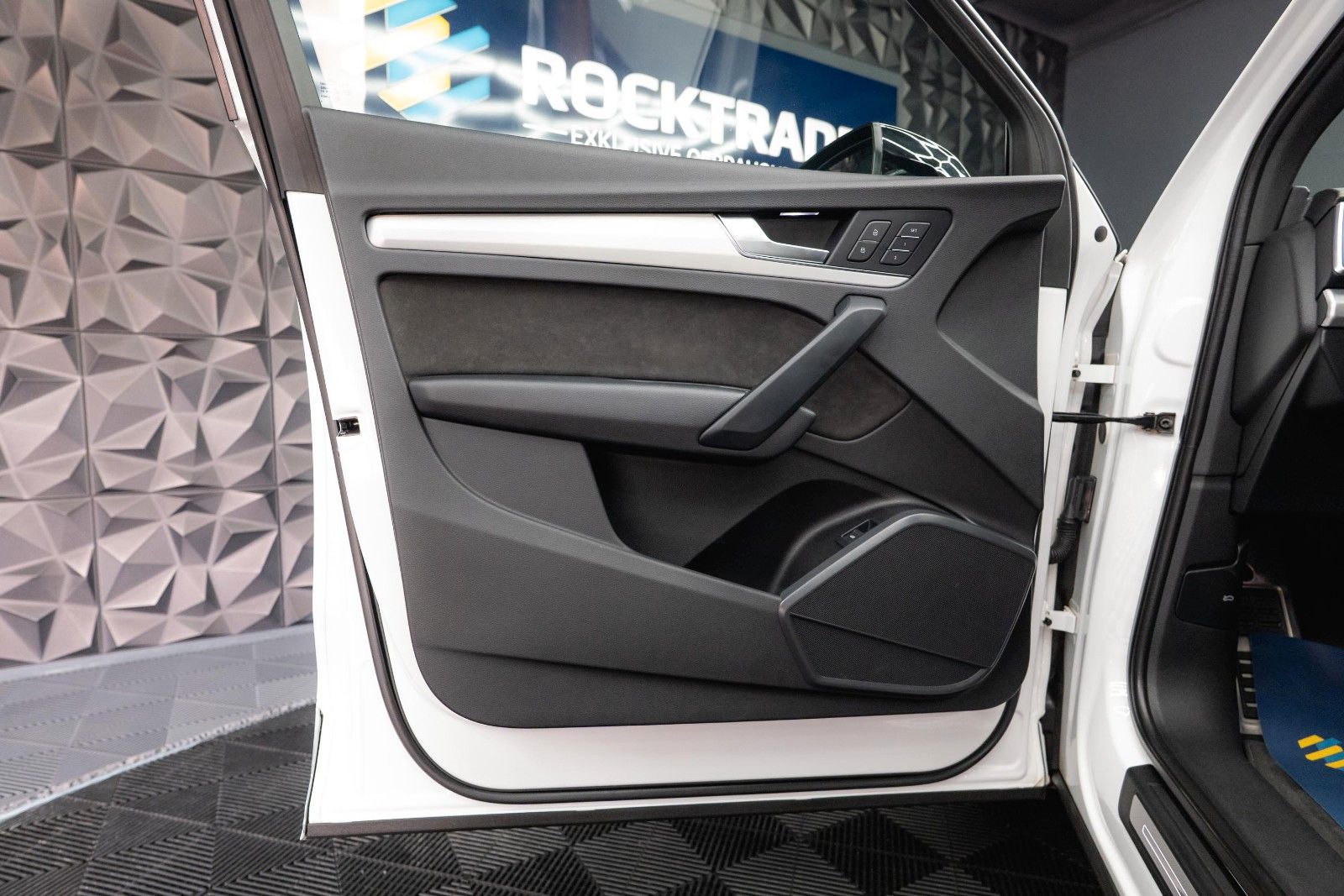 Fahrzeugabbildung Audi SQ5 3.0 TDI quattro Optik-Paket Schwarz *LED*19%