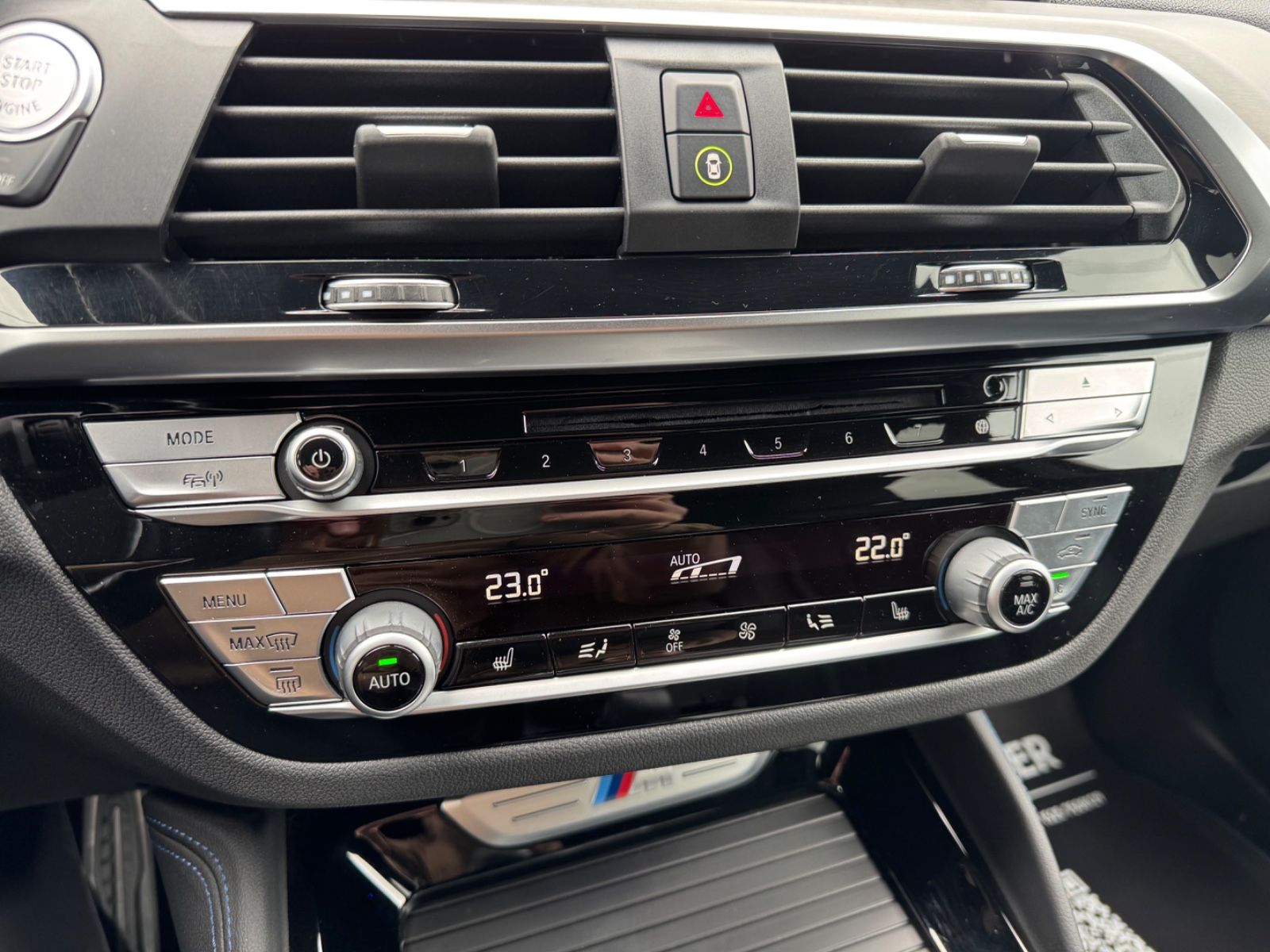 Fahrzeugabbildung BMW X4 M40/ACC/LED/AHK/Leder/HUD/Ambiente/360°Cam/
