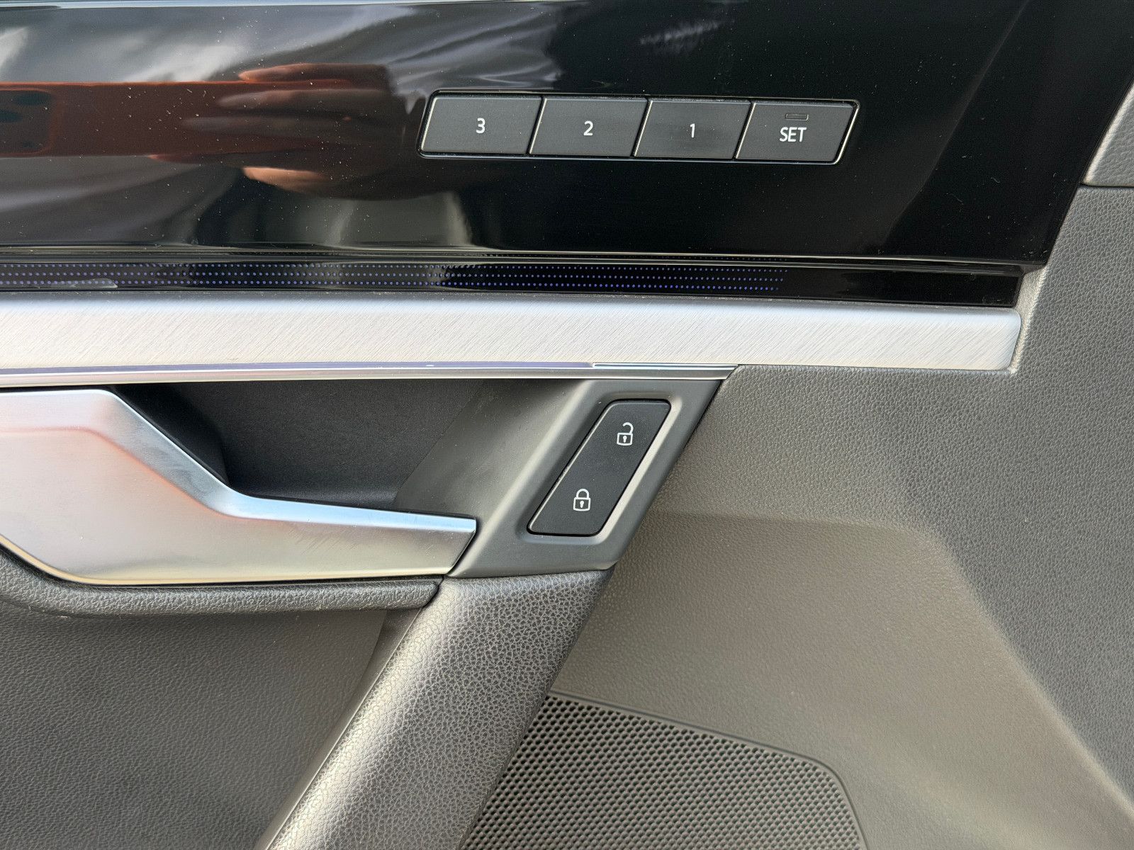 Fahrzeugabbildung Volkswagen Touareg SPORT/ 4Motion/VIRTUAL/AMBIENT/360''KAM