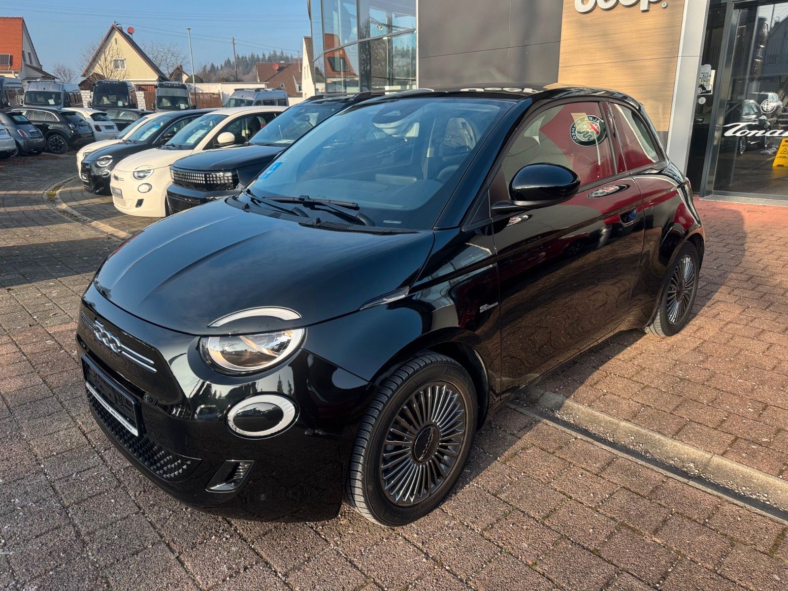 Fahrzeugabbildung Fiat 500e Icon NAVI GLASDACH KLIMA DAB 118PS