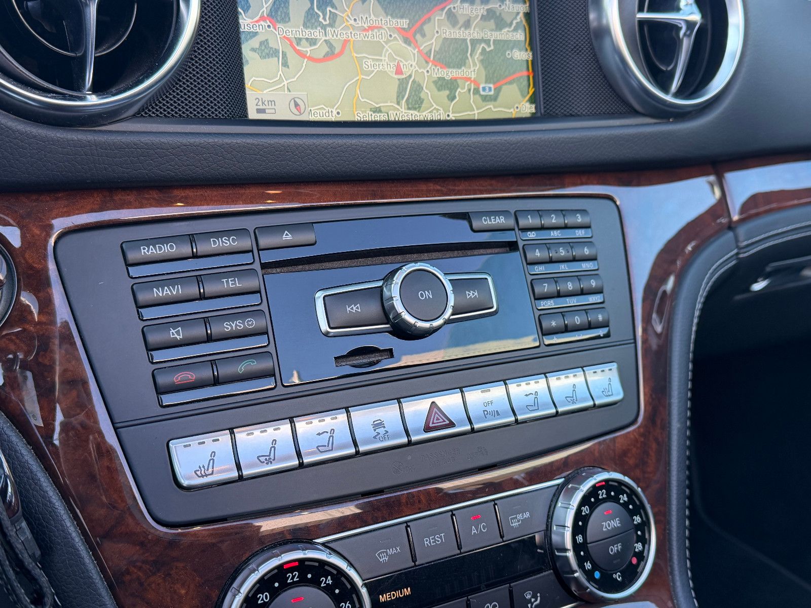 Fahrzeugabbildung Mercedes-Benz SL 350 /AMG/HARMAN-KARDON/MEMORY/T-WINKEL