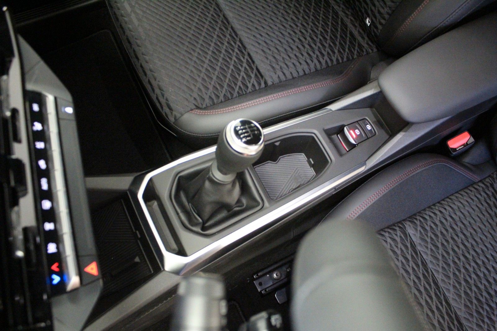 Fahrzeugabbildung Renault Clio TCe 115 Techno *Winter*Safety-Paket*