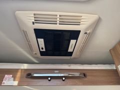 BUERSTNER Premio Plus 410TS-Hubbett-Dachklima-Mover-Markis