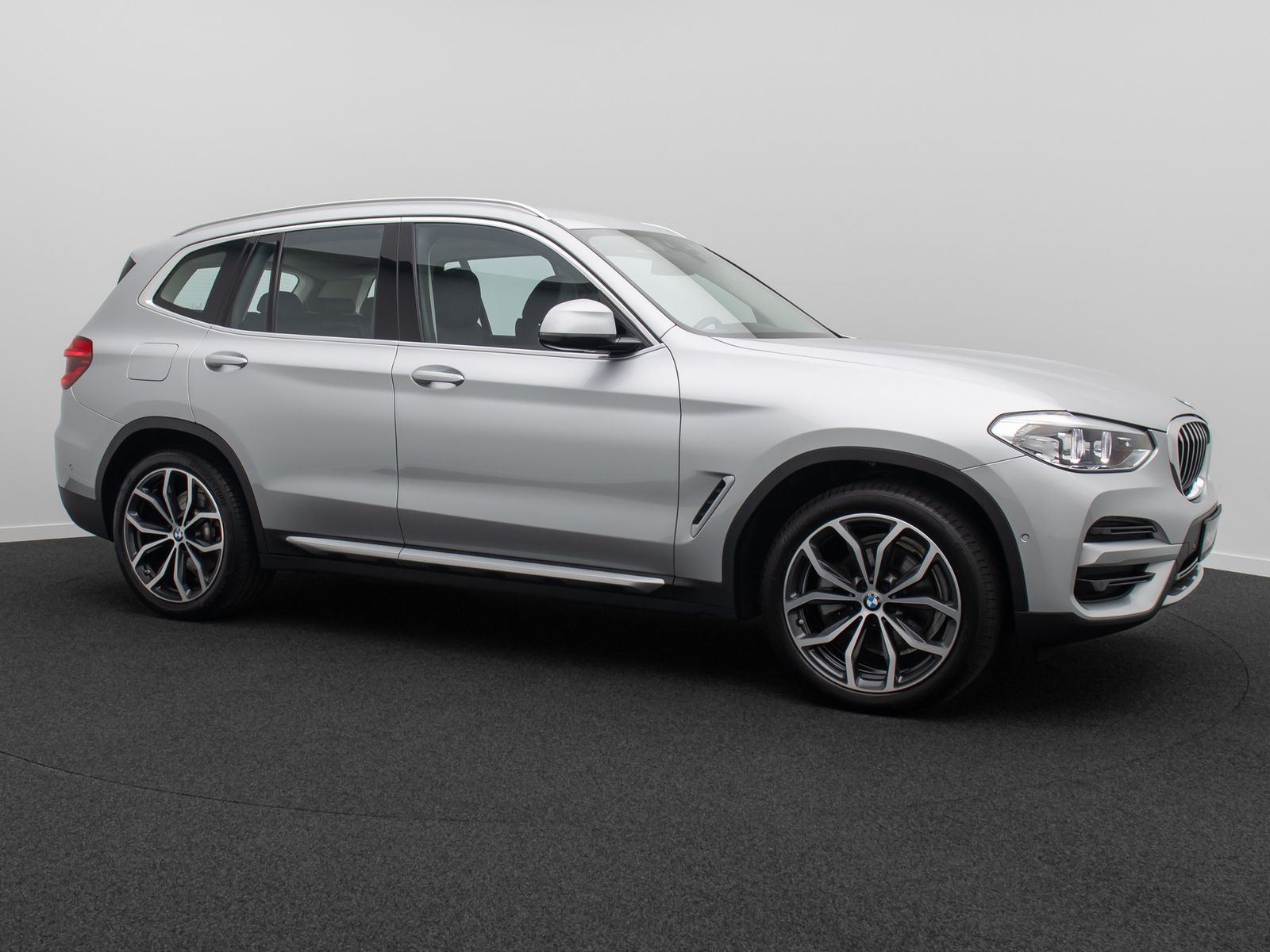 Fahrzeugabbildung BMW X3 xD20d  xLine Kamera DAB CockPit+AHK Sport 20"