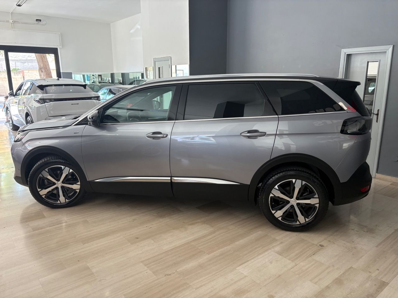 Peugeot 5008 BlueHDi 130 S&S EAT8 GT imagem 3