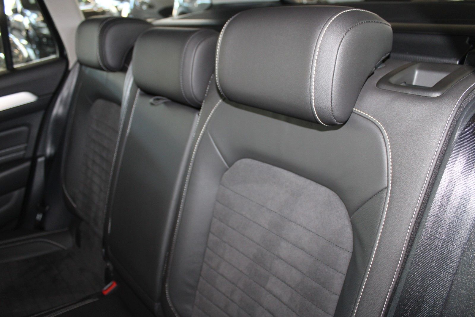 Fahrzeugabbildung Volkswagen Passat 2.0 TDI DSG Elegance LED CAM ACC NAVI uvm