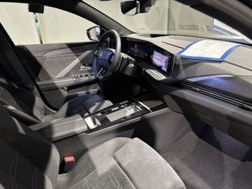 Fotografie 5 des Opel Astra Sports Tourer 1.2 Turbo Automatik Ultimate