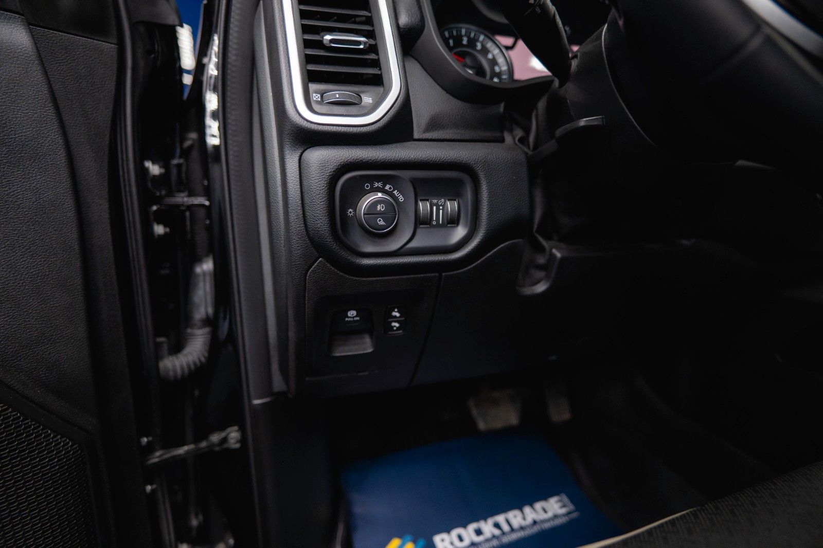 Fahrzeugabbildung Dodge RAM 5.7 V8 HEMI 4x4 Night LARAMIE LONGBED 19%