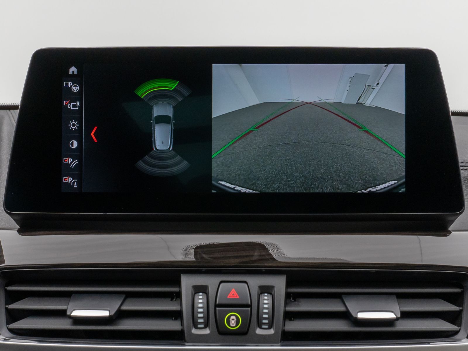 Fahrzeugabbildung BMW X2 xD20d M Sport Panorama Kamera HUD DAB Komfort