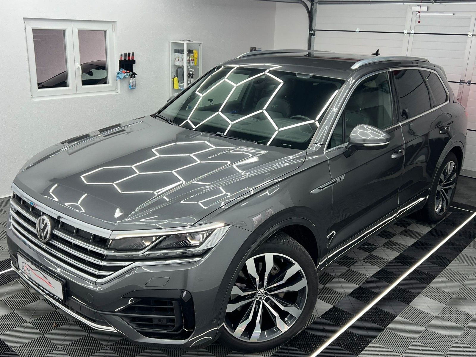 Fahrzeugabbildung Volkswagen Touareg 4Motion R-LINE/MATRIX/AHK/INNOVISION/21*