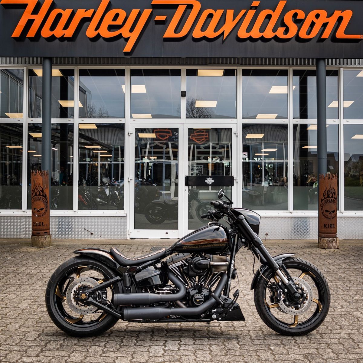 Fahrzeugabbildung Harley-Davidson CVO Pro Street Breakout - Kesstech -