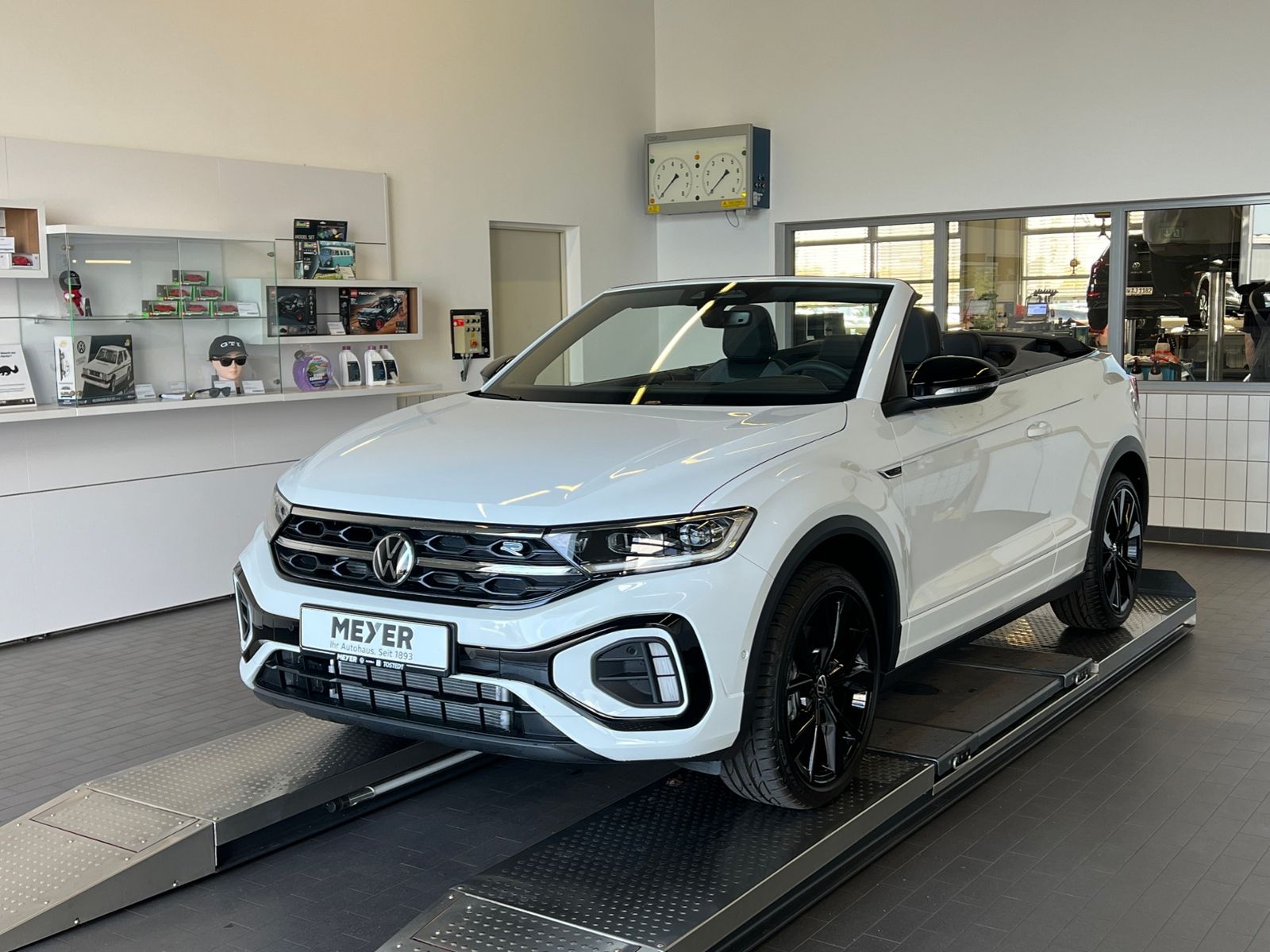 Fahrzeugabbildung Volkswagen T-Roc Cabriolet R-Line 1.5 TSI DSG *AHK, Soundsy