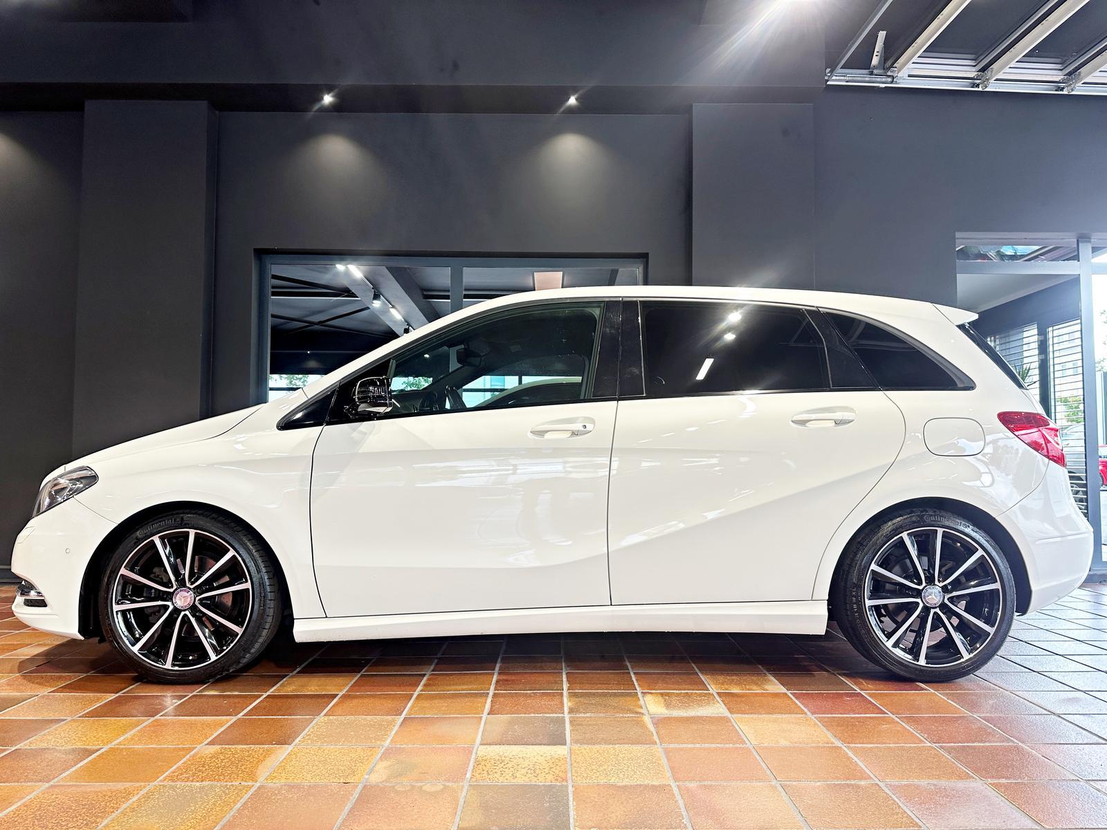 Mercedes-Benz B 180 AMG SPORTPAKET NIGHTPAKET SHZ 18"LM 1.HAND