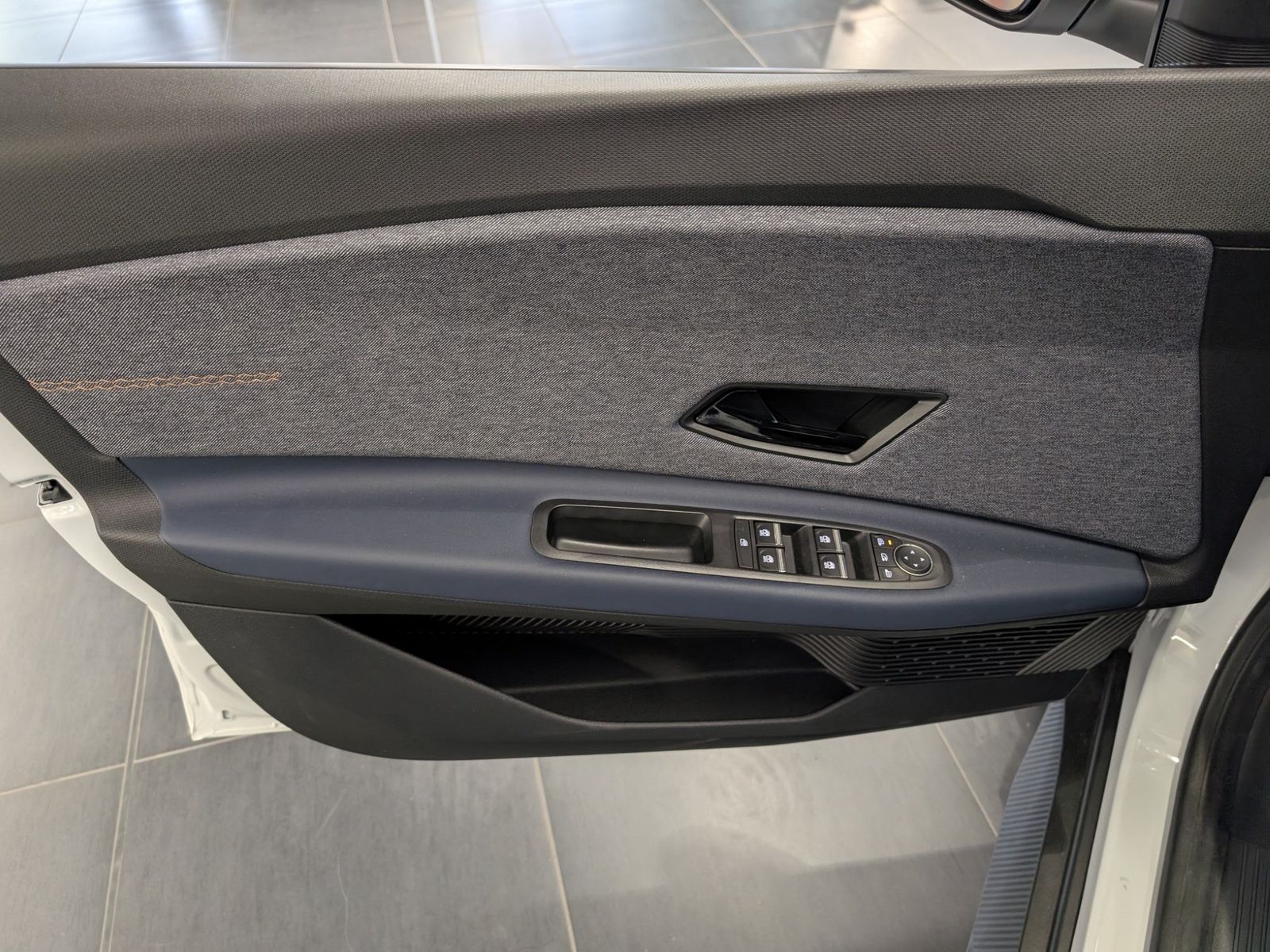 RENAULT R 4 E-Tech Elektrisch Techno 150 Comfort Range – Bild 32