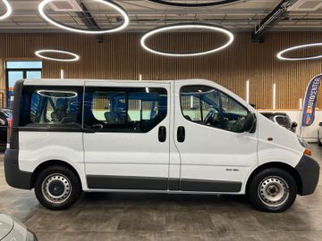 Renault Trafic Combi L1H1 2,7t  verglast*9- Sitzer*AHK*