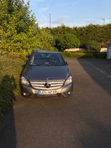 Mercedes-Benz B 180 - - Mercedes-Benz B 180 in Köln