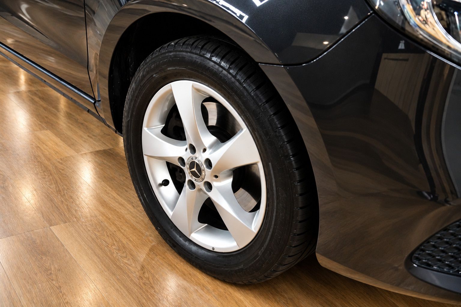Fahrzeugabbildung Mercedes-Benz V 300d lang *Burmester*360°KAM*6-Sitz*SHZ*Navi