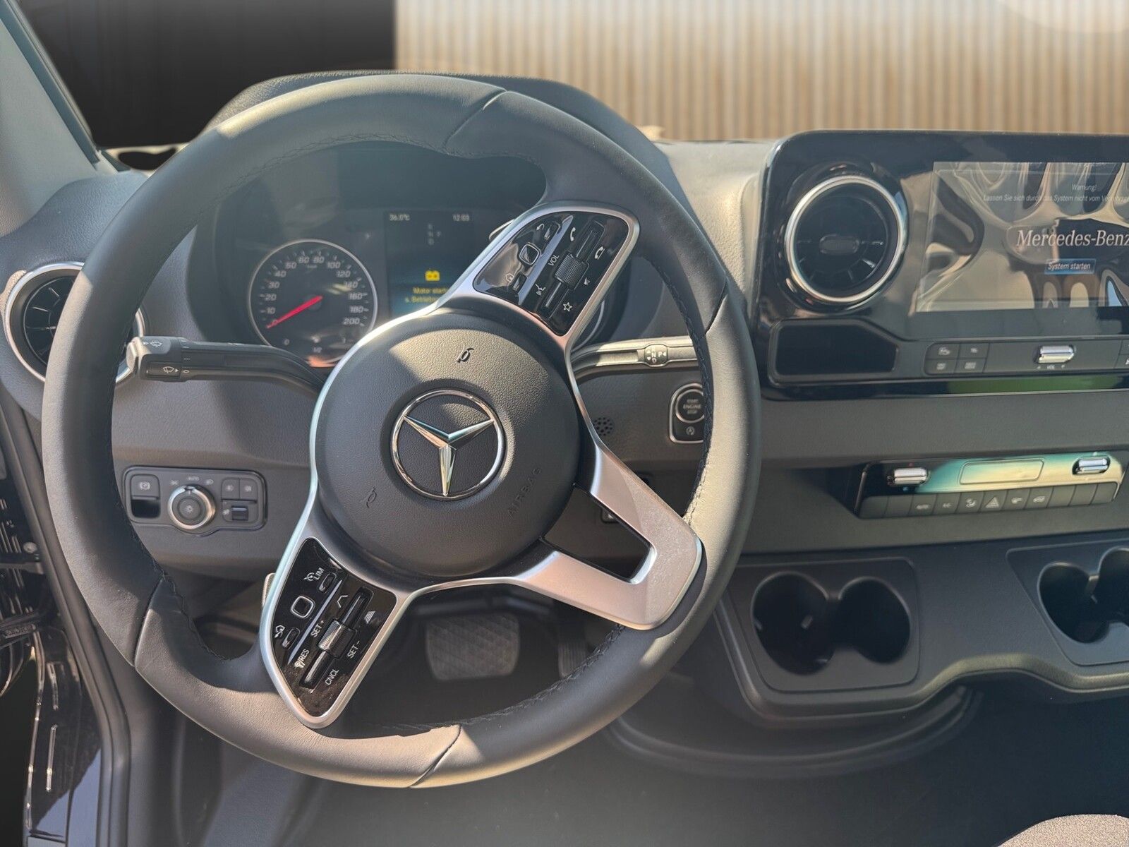 Fahrzeugabbildung Eura Mobil Contura CT 766 EF LuminaryPlus,Fahrassistenz