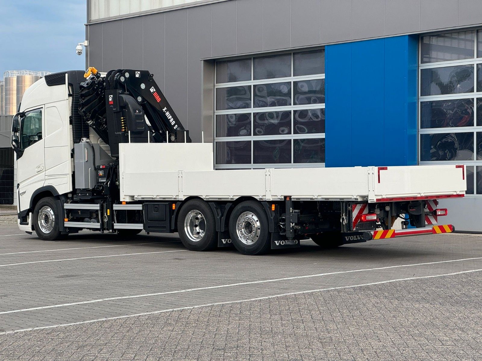 Fahrzeugabbildung Volvo FH 500 Pritsche Plateau mit HIAB 548 E-8 / 6x2