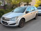 Opel Astra 1,3l cdti Kombi BJ 2009  Tüv 3/28 - Opel Astra aus 2009 mit Diesel-Antrieb: Kombi