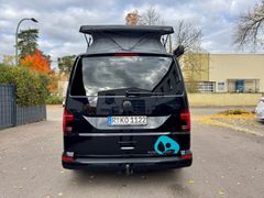 Kosi Busse Ostbayerns größter VW Bus und VW Bus Camping Experte. Ihr VW Bus Händler, VW Bus Camper Ausbau / Umbau und Fahrzeugservice in unserer Bulli Werkstatt Fahrzeugabbildung Volkswagen T6 Kosi California DSG 4Motion - UNIKAT!