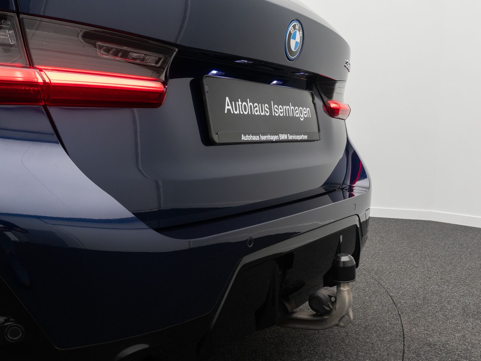 Fahrzeugabbildung BMW 320e M Sport AHK Panorama Stop&Go DAB H/K 18Zoll